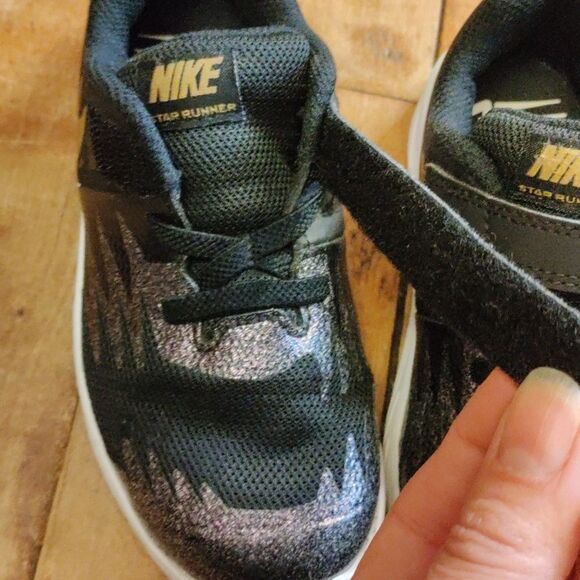 Nike Star Runner Sneakers 10 C Kids Black Gold Sneakers Velcro Neutral - Picture 8 of 13